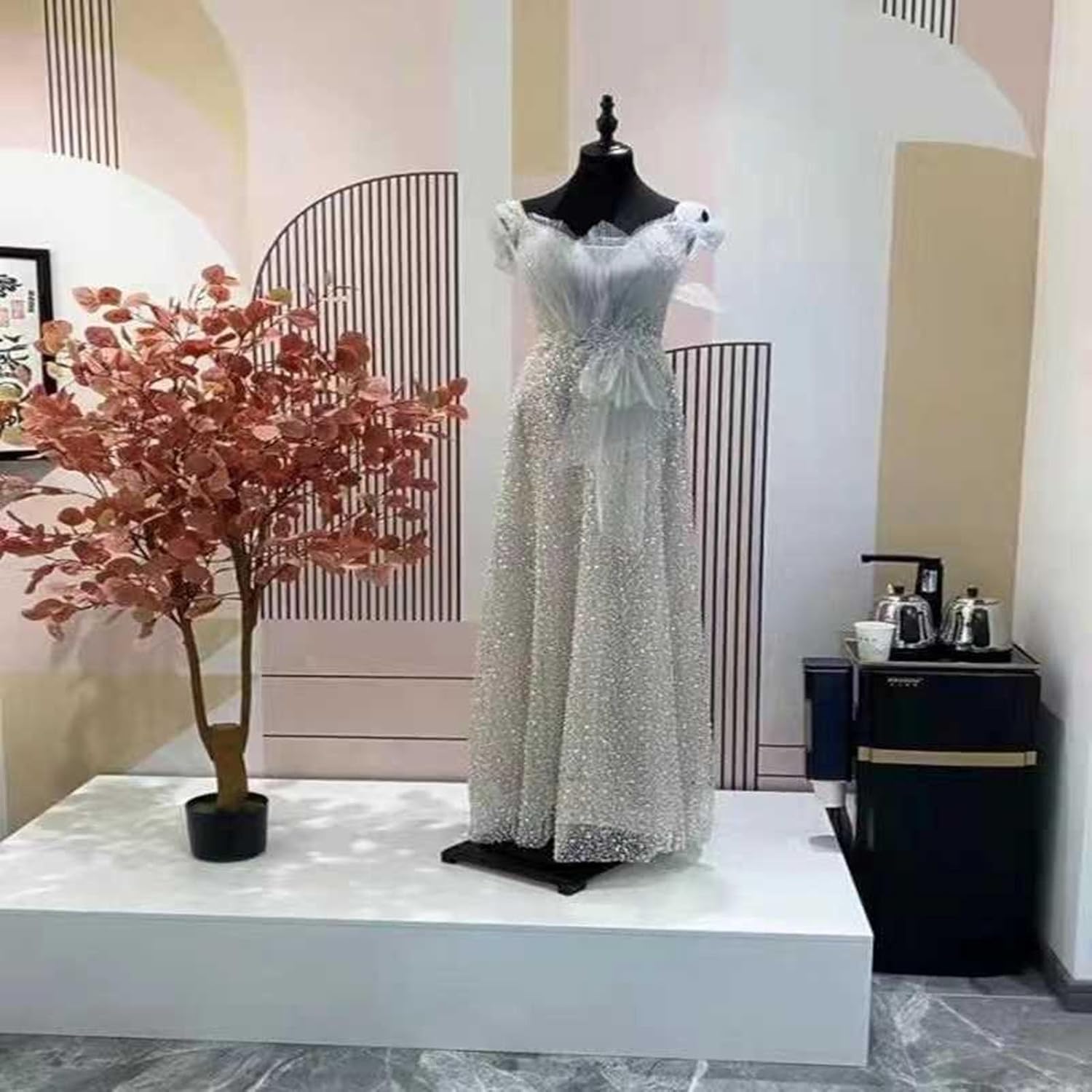 Square Pedestal Stands for Clothing Store and Wedding Displays