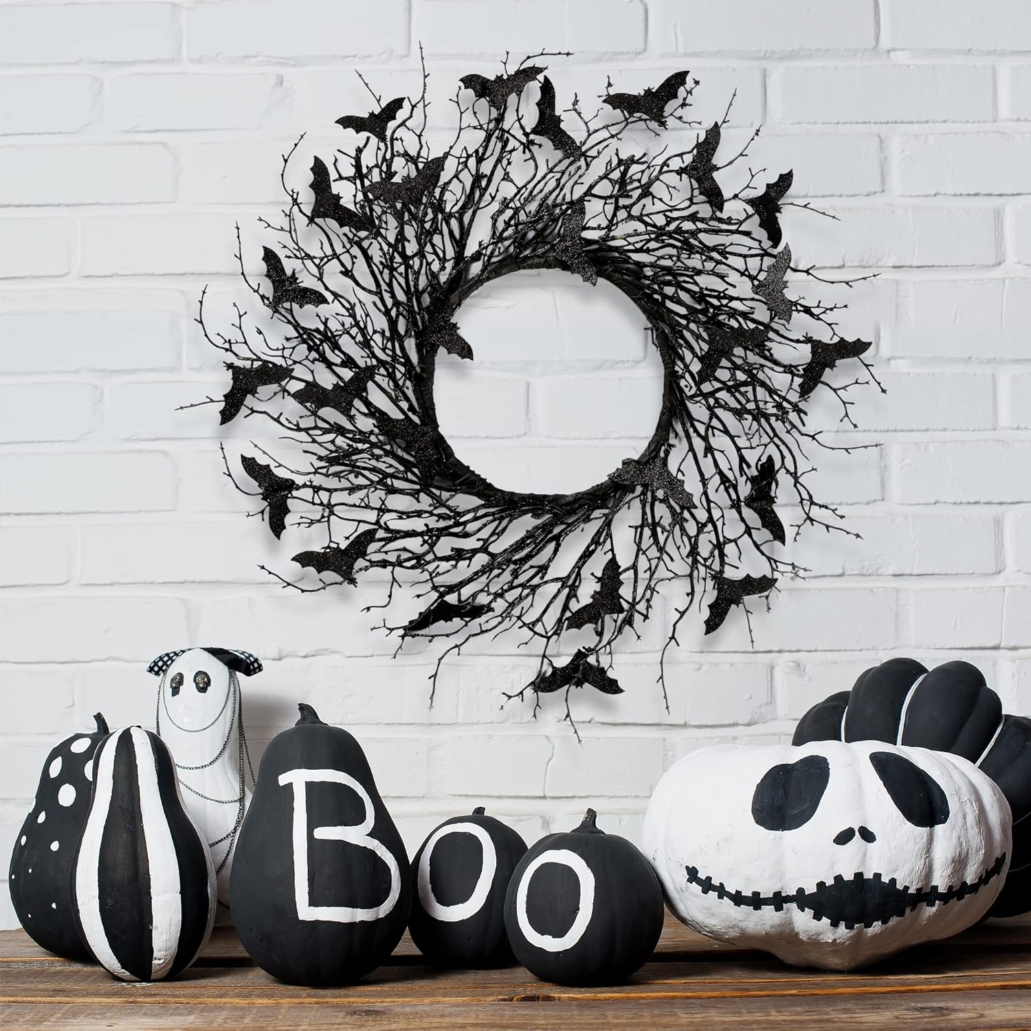 Sggvecsy 177 Inch Black Twig Wreath with Glitter Bats